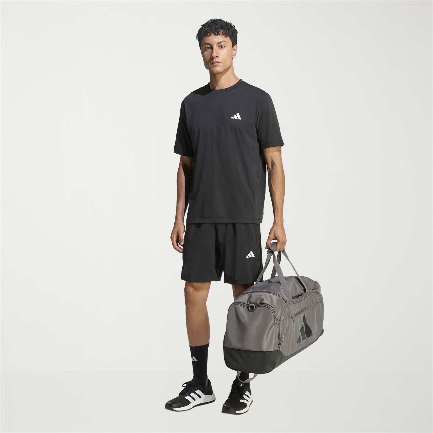 adidas Essentials Woven Mens 7" Mid Rise Workout Shorts