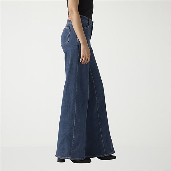 Levi's® Women’s Mid Rise 318 Shaping Wide Leg Jeans