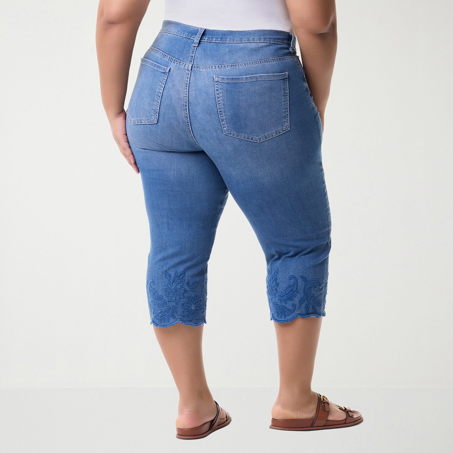 Gloria Vanderbilt Women's Plus Amanda Embroidered Jean Capri