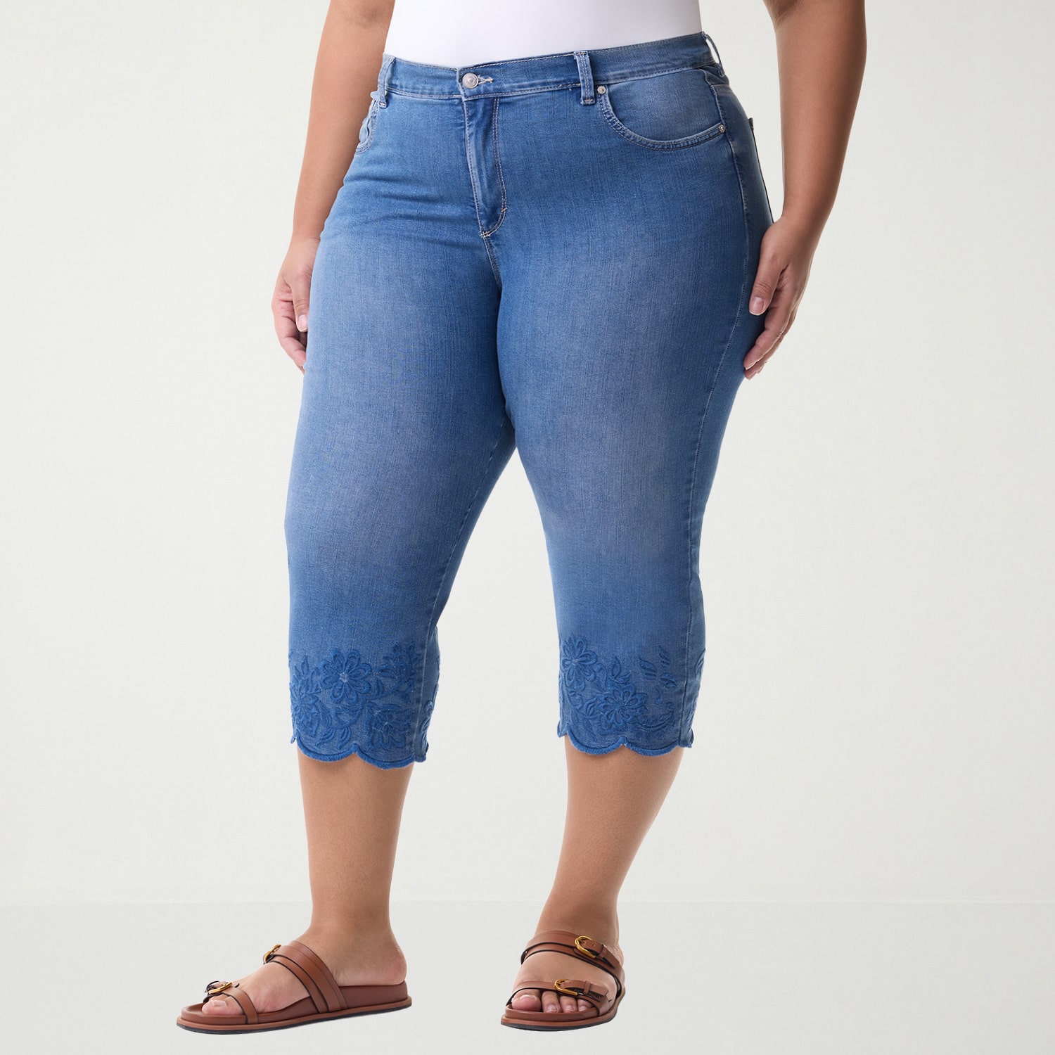Gloria Vanderbilt Women's Plus Amanda Embroidered Jean Capri