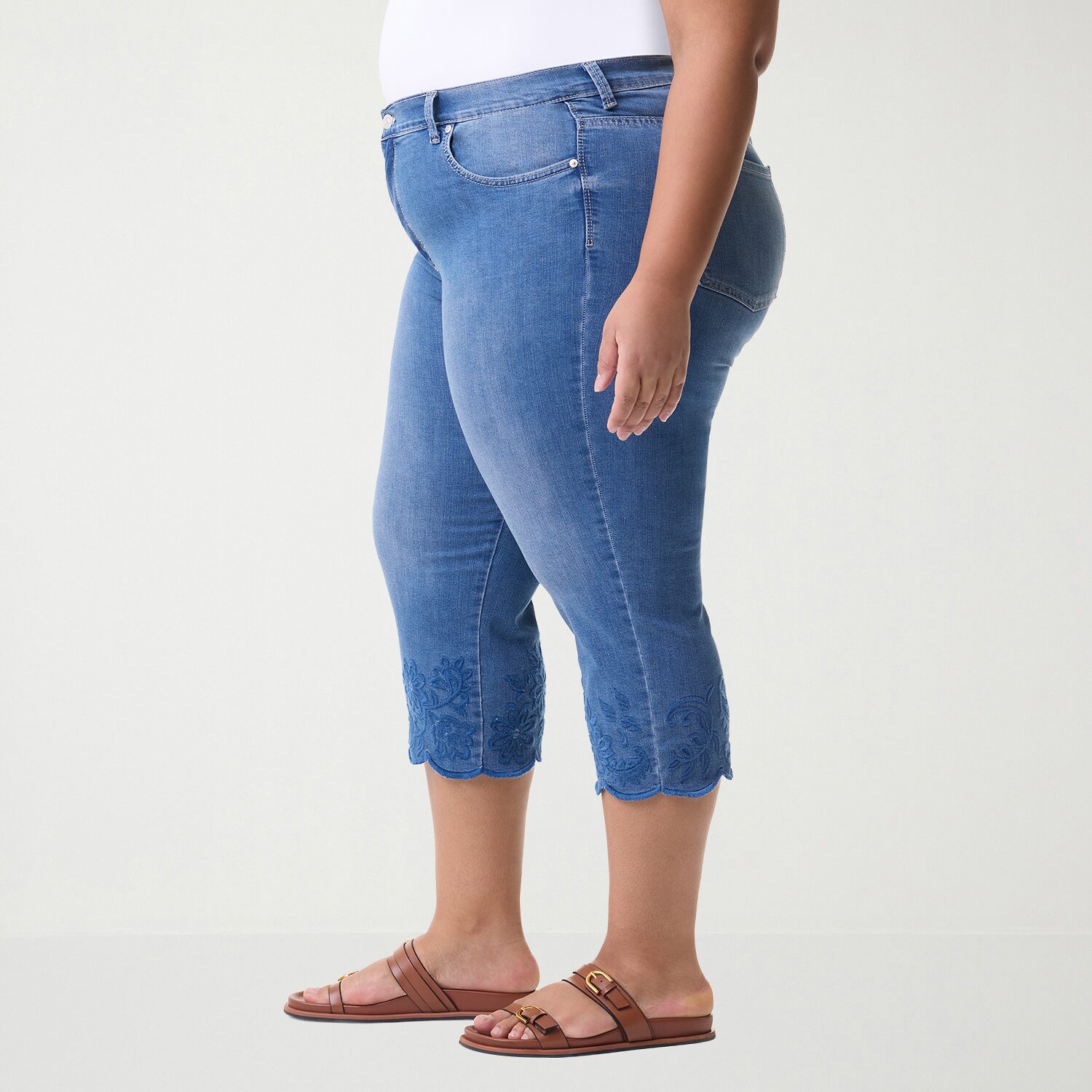 Gloria Vanderbilt Women's Plus Amanda Embroidered Jean Capri