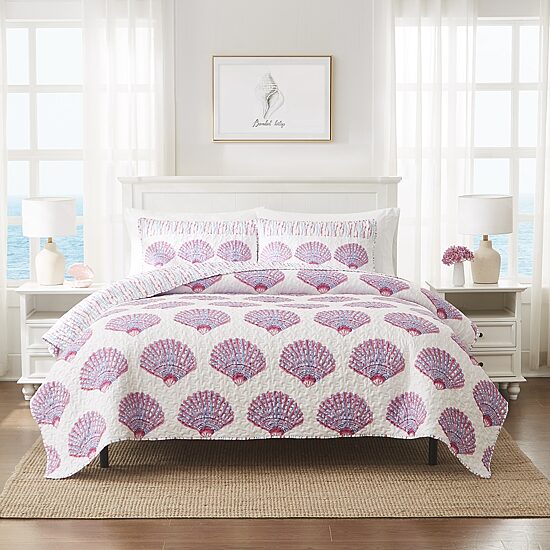 Avanti Scallop Shell Reversible Quilt Set