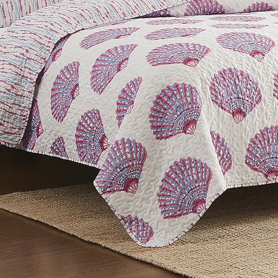 Avanti Scallop Shell Reversible Quilt Set