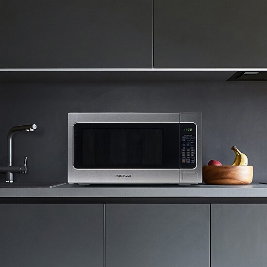 Farberware Professional FMO22ABTBKA 2.2 Cu. Ft 1200-Watt Microwave Oven with Smart Sensor Cooking