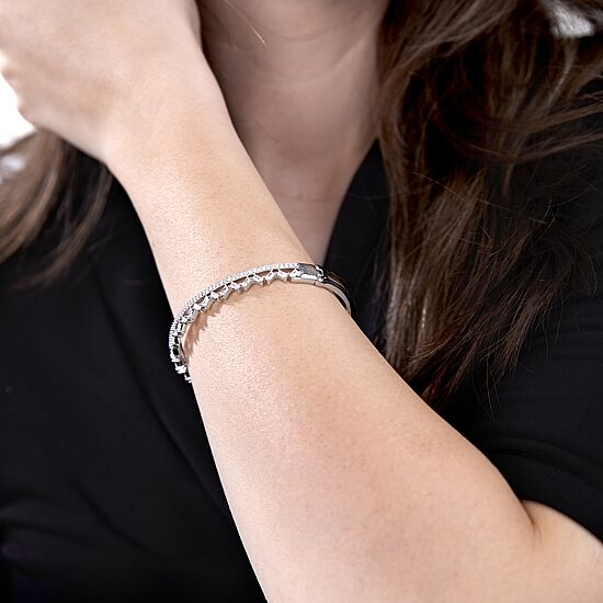 Diamonart Womens Cubic Zirconia Sterling Silver Round Bangle Bracelet