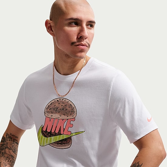 Nike Mens Crew Neck Short Sleeve Classic Fit Graphic T-Shirt