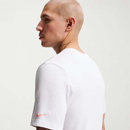 Nike Mens Crew Neck Short Sleeve Classic Fit Graphic T-Shirt