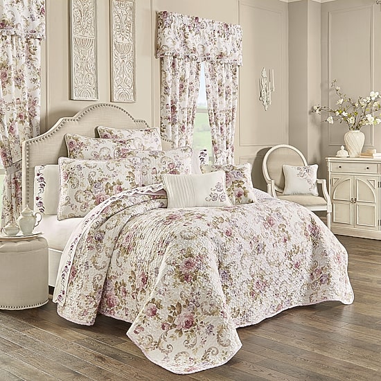 Royal Court Chambord Floral Quilt Set