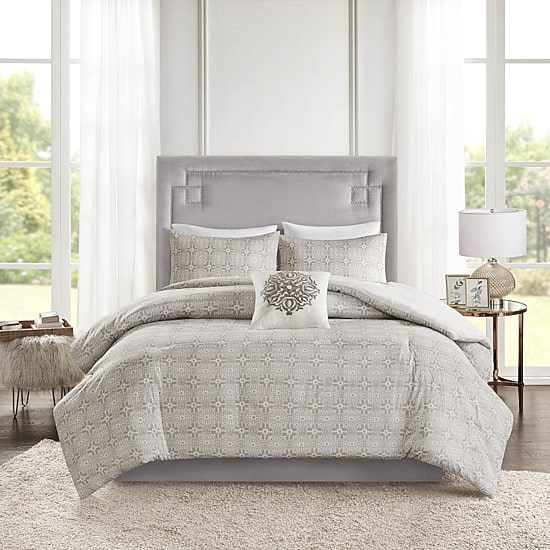 Madison Park Edna 4-Pc. Duvet Set 4-pc. Medallion Reversible Duvet Cover Set