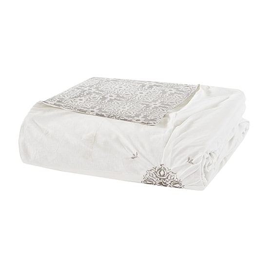 Madison Park Edna 4-Pc. Duvet Set 4-pc. Medallion Reversible Duvet Cover Set