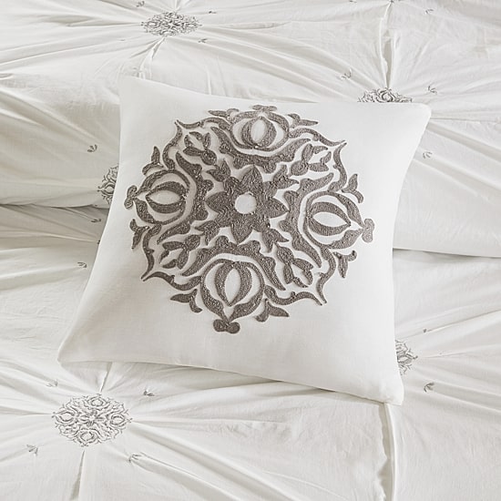 Madison Park Edna 4-Pc. Duvet Set 4-pc. Medallion Reversible Duvet Cover Set
