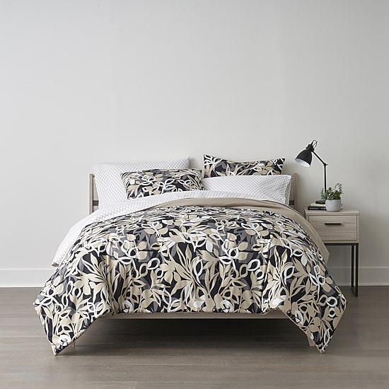 Home Expressions Casey Leaves Complete Bedding Set with Sheets