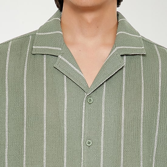 Forever 21 Mens Short Sleeve Regular Fit Button-Down Shirt
