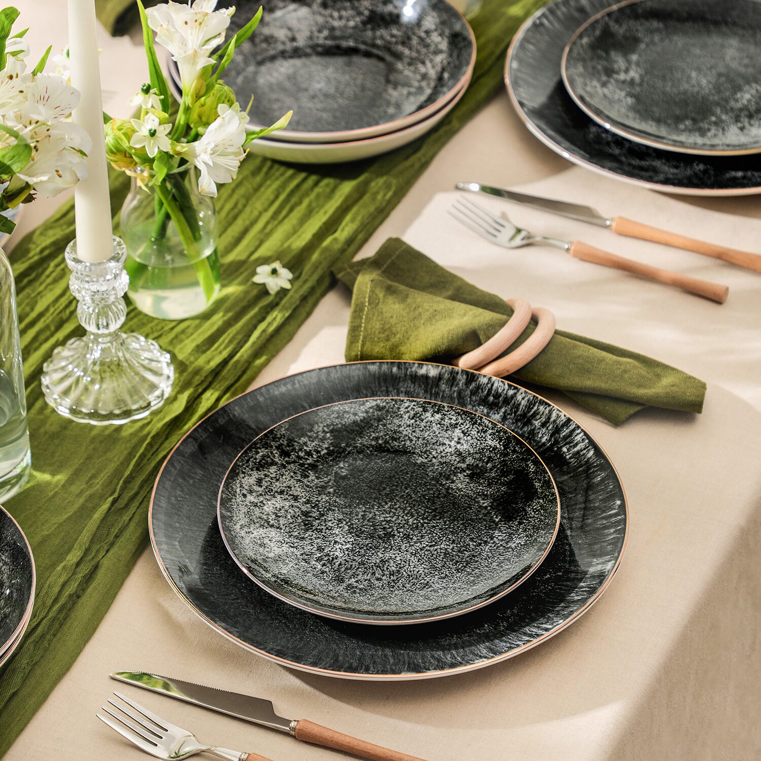 Christian Siriano New York Onyx 24-pc. Porcelain Dinnerware Set