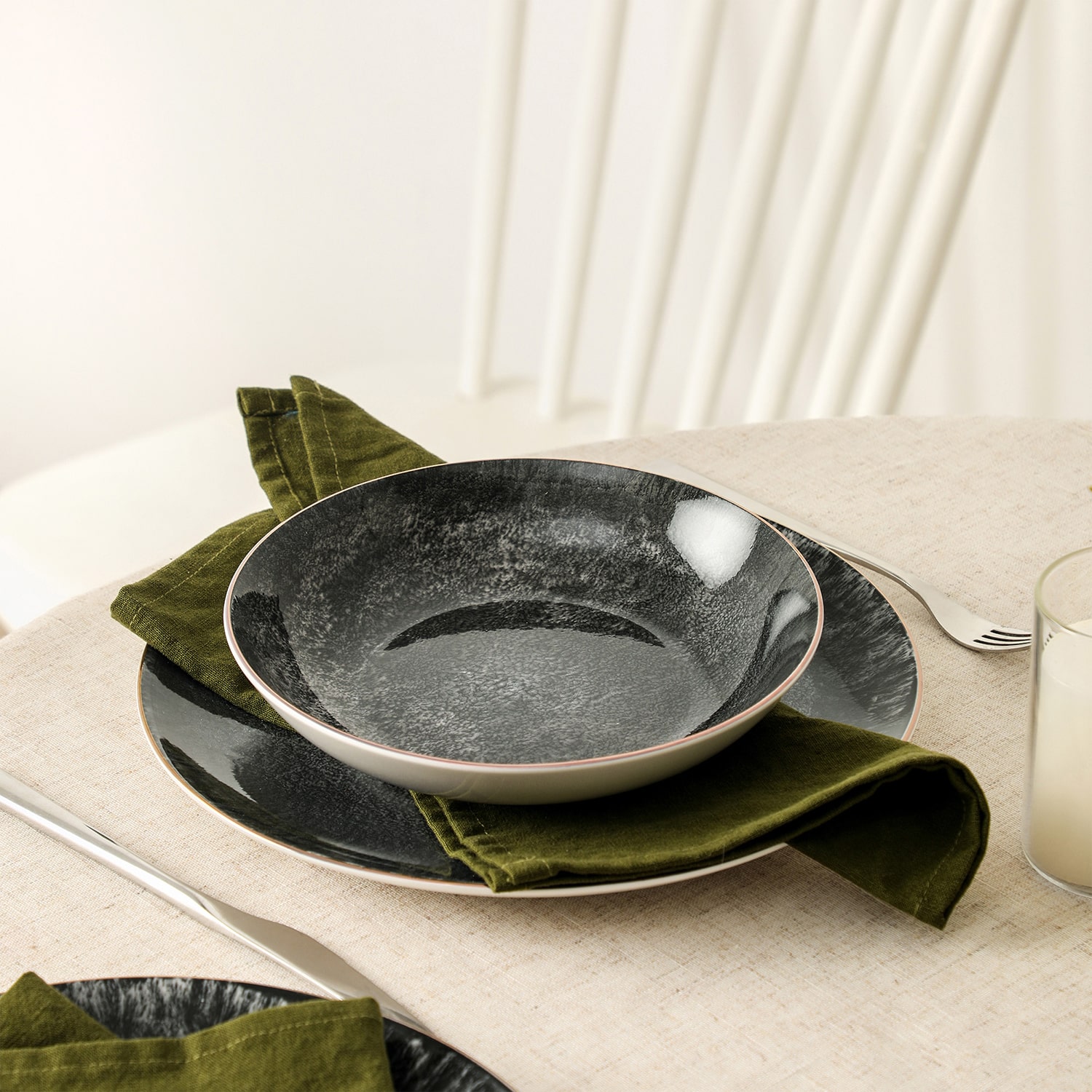 Christian Siriano New York Onyx 24-pc. Porcelain Dinnerware Set