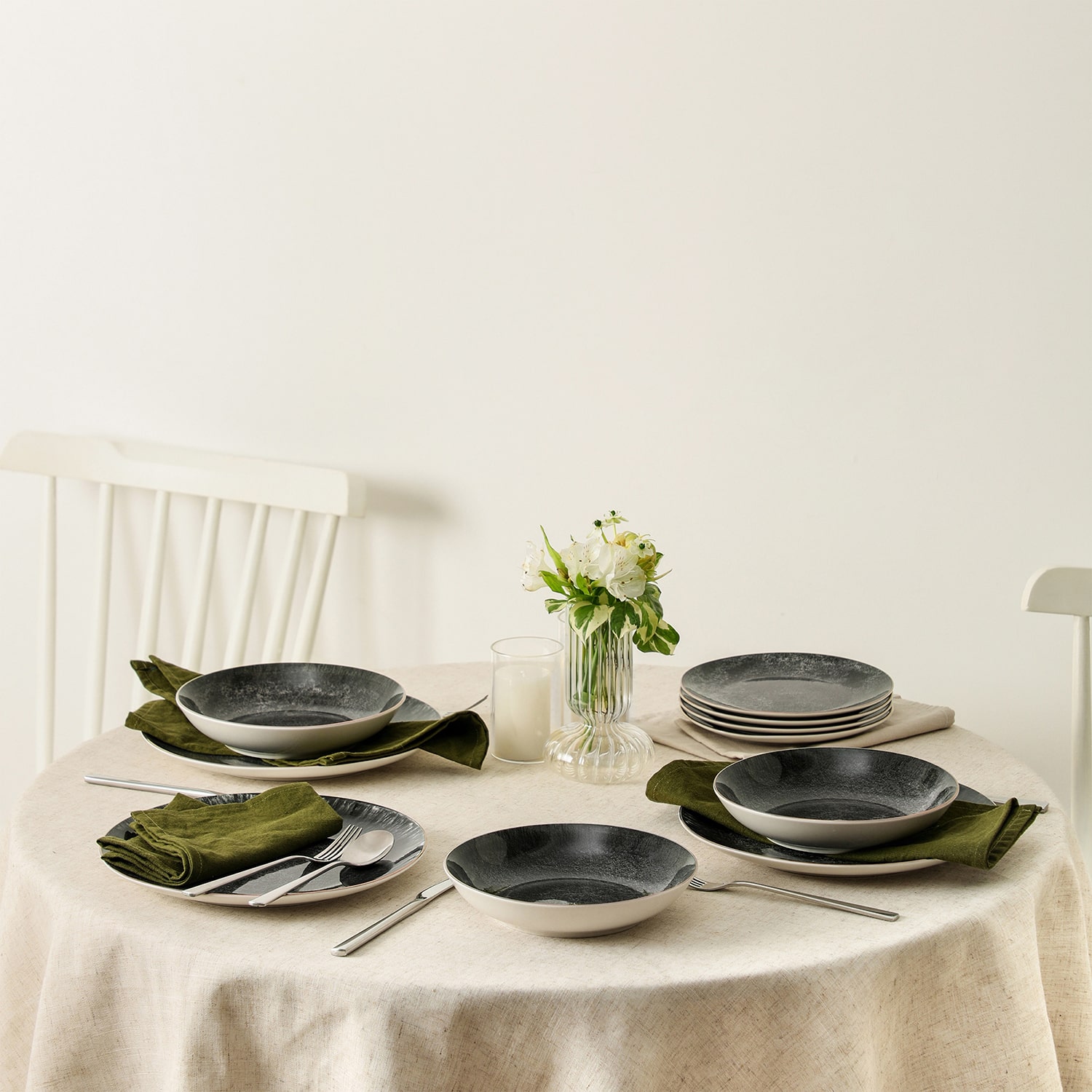 Christian Siriano New York Onyx 24-pc. Porcelain Dinnerware Set