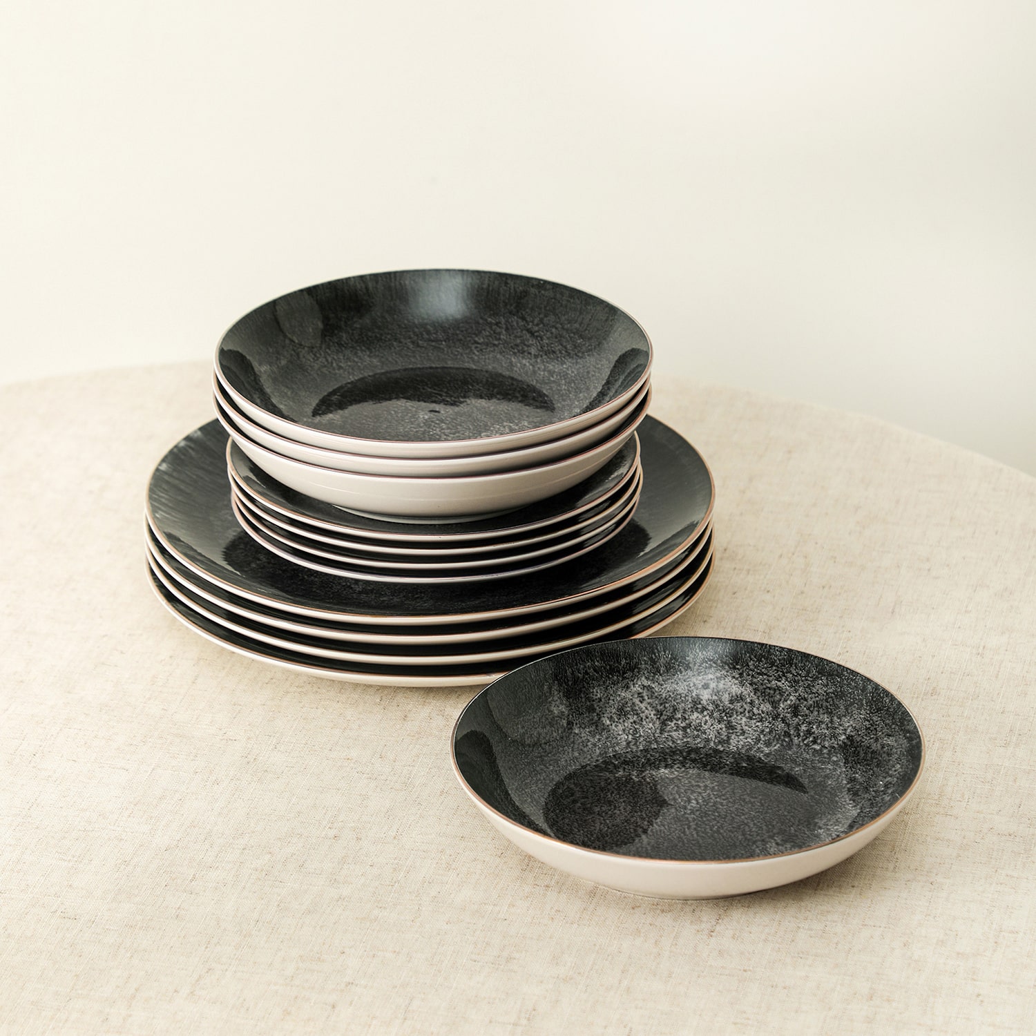 Christian Siriano New York Onyx 24-pc. Porcelain Dinnerware Set
