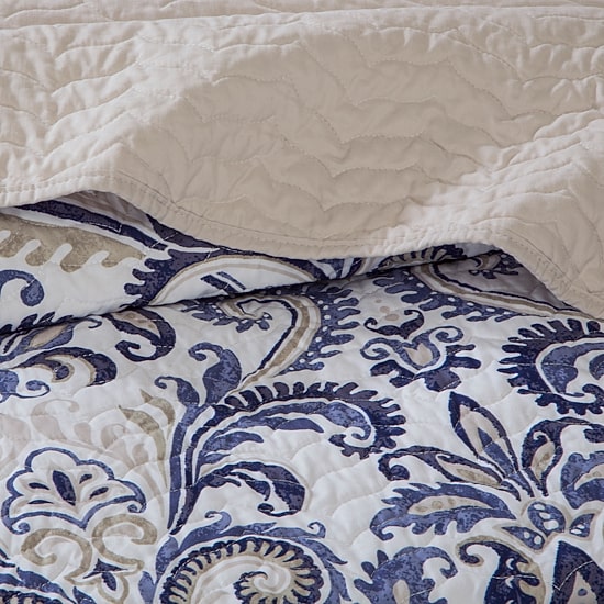 Madison Park Cardiff 6-Pc Reversible Quilt Set With Throw Pillows