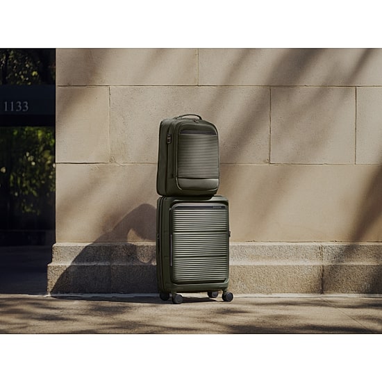 Samsonite Paralux Global 22 Inch Hardside Carry-On Spinner Luggage