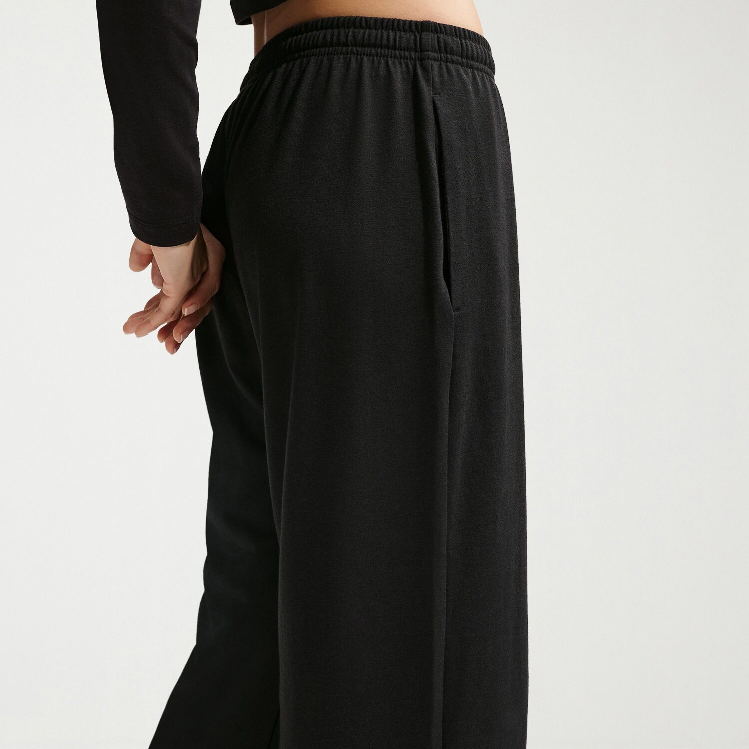 Nike Womens DRAWSTRING WAIST Lightweight Moisture Wicking Straight Low Rise Regular Fit Sweatpant