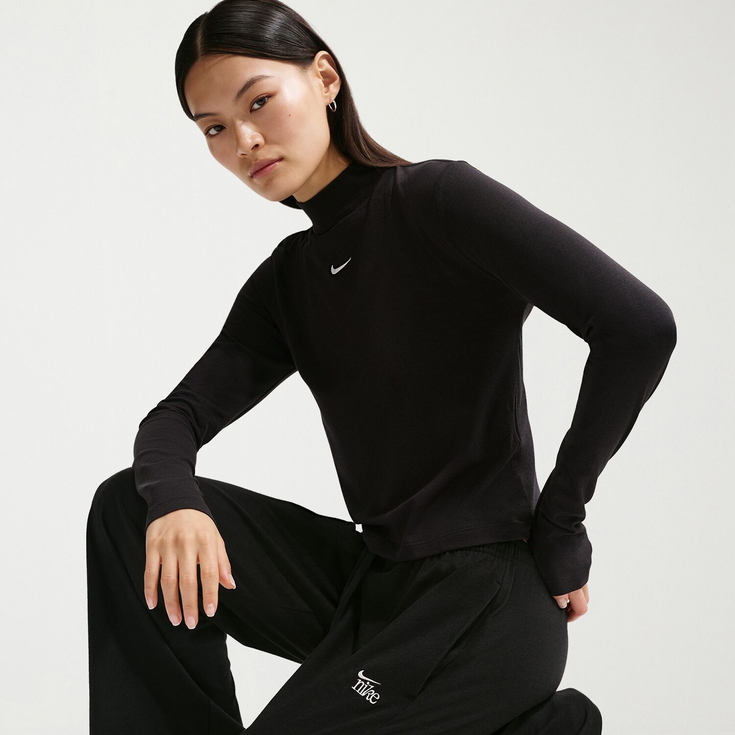 Nike Womens DRAWSTRING WAIST Lightweight Moisture Wicking Straight Low Rise Regular Fit Sweatpant