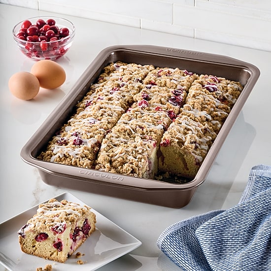 Circulon® Nonstick Bakeware, 9x13-Inch Cake Pan, Chocolate