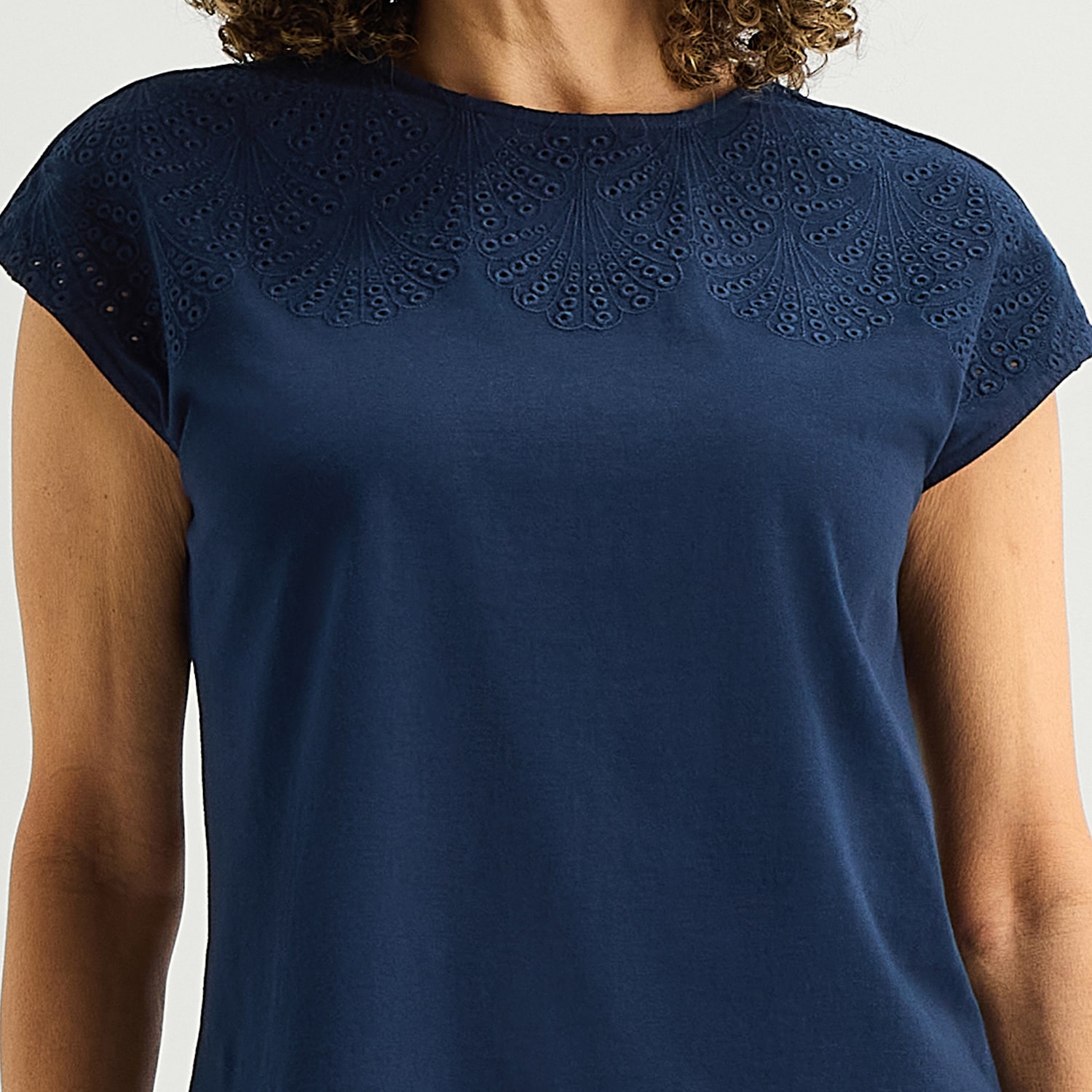 Liz Claiborne Womens Crew Neck Short Sleeve Embroidered Blouse