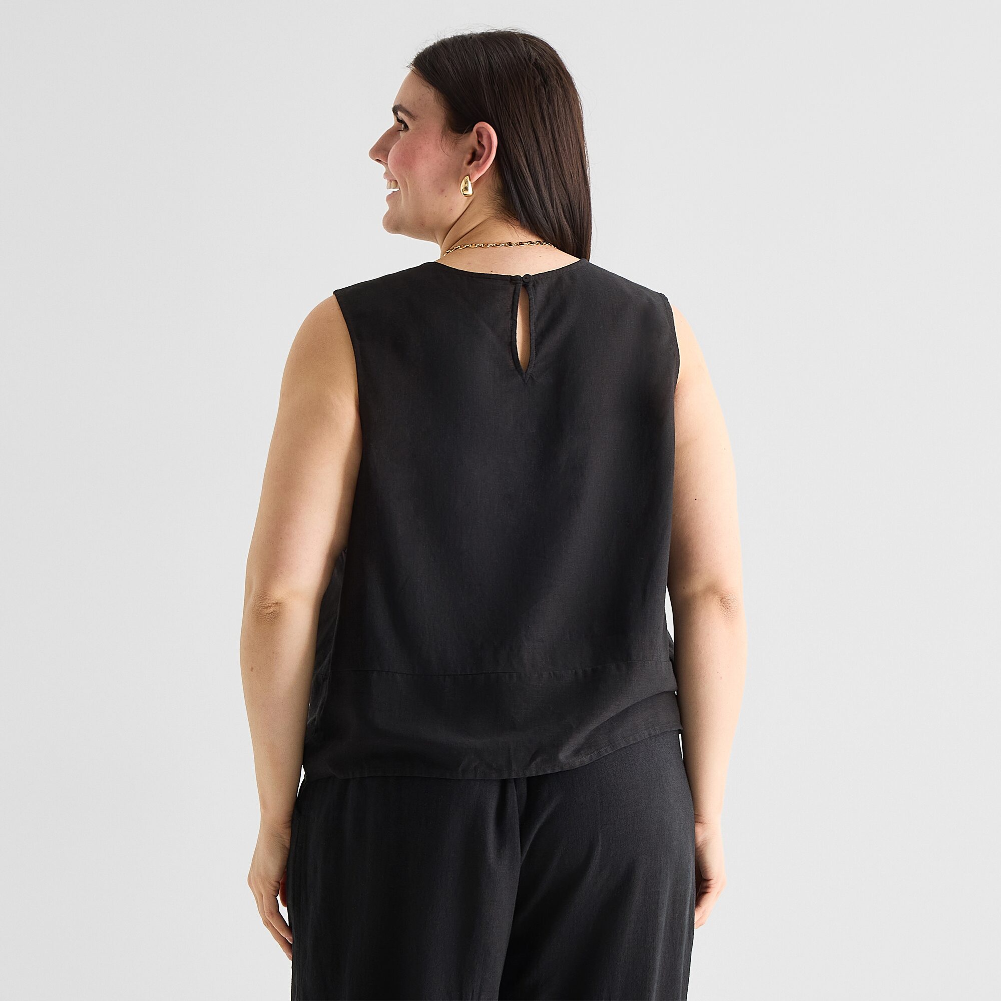 a.n.a Womens Plus Round Neck Sleeveless Blouse