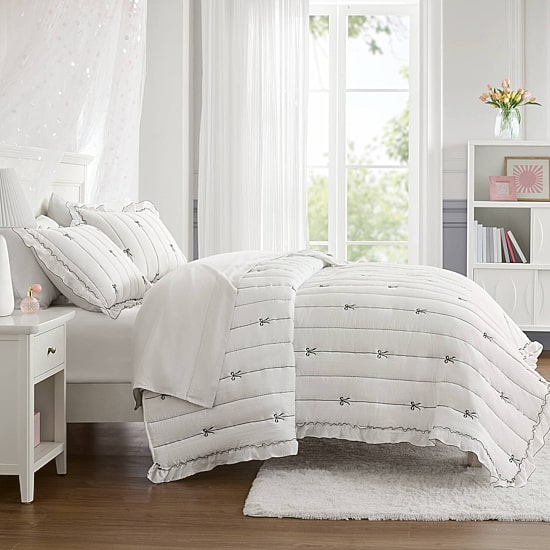 Intelligent Design Florence Embroidered Ruffle Easy Care Quilt Set