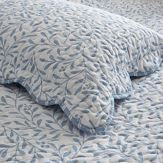 Madison Park Eamon Reversible Print Scalloped Edge 3-pc. Quilt Set