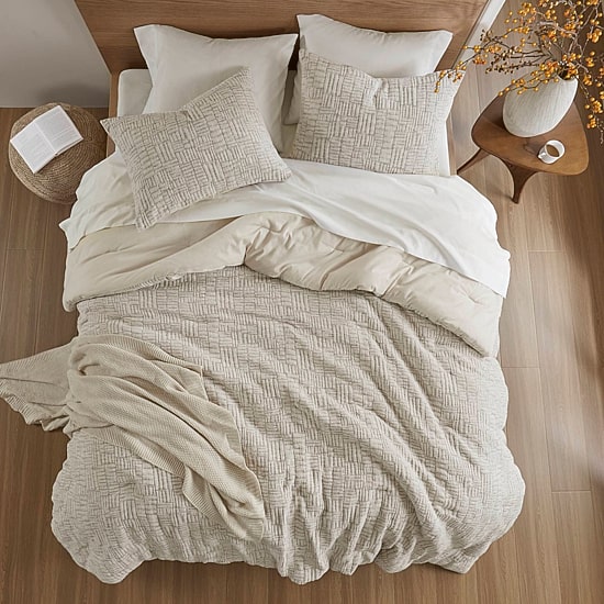 Croscill Harper Oversized Cotton Matelasse 3-pc. Midweight Comforter Set
