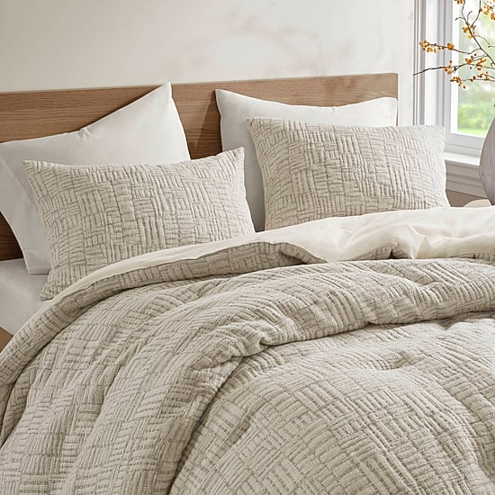 Croscill Harper Oversized Cotton Matelasse 3-pc. Midweight Comforter Set