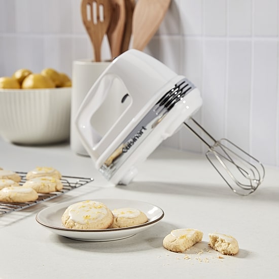 Cuisinart® 9-Speed Hand Mixer + Storage Case