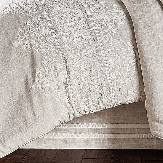 Queen Street Leanna 4-pc. Damask + Scroll Embroidered Comforter Set