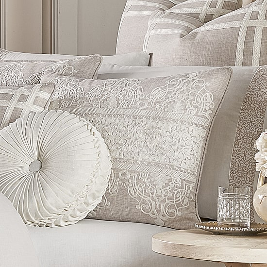 Queen Street Leanna 4-pc. Damask + Scroll Embroidered Comforter Set