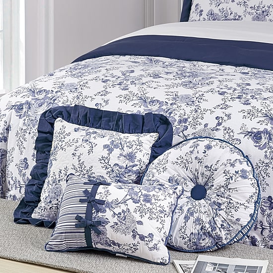 Laurel Manor Toile Garden Round Throw Pillow