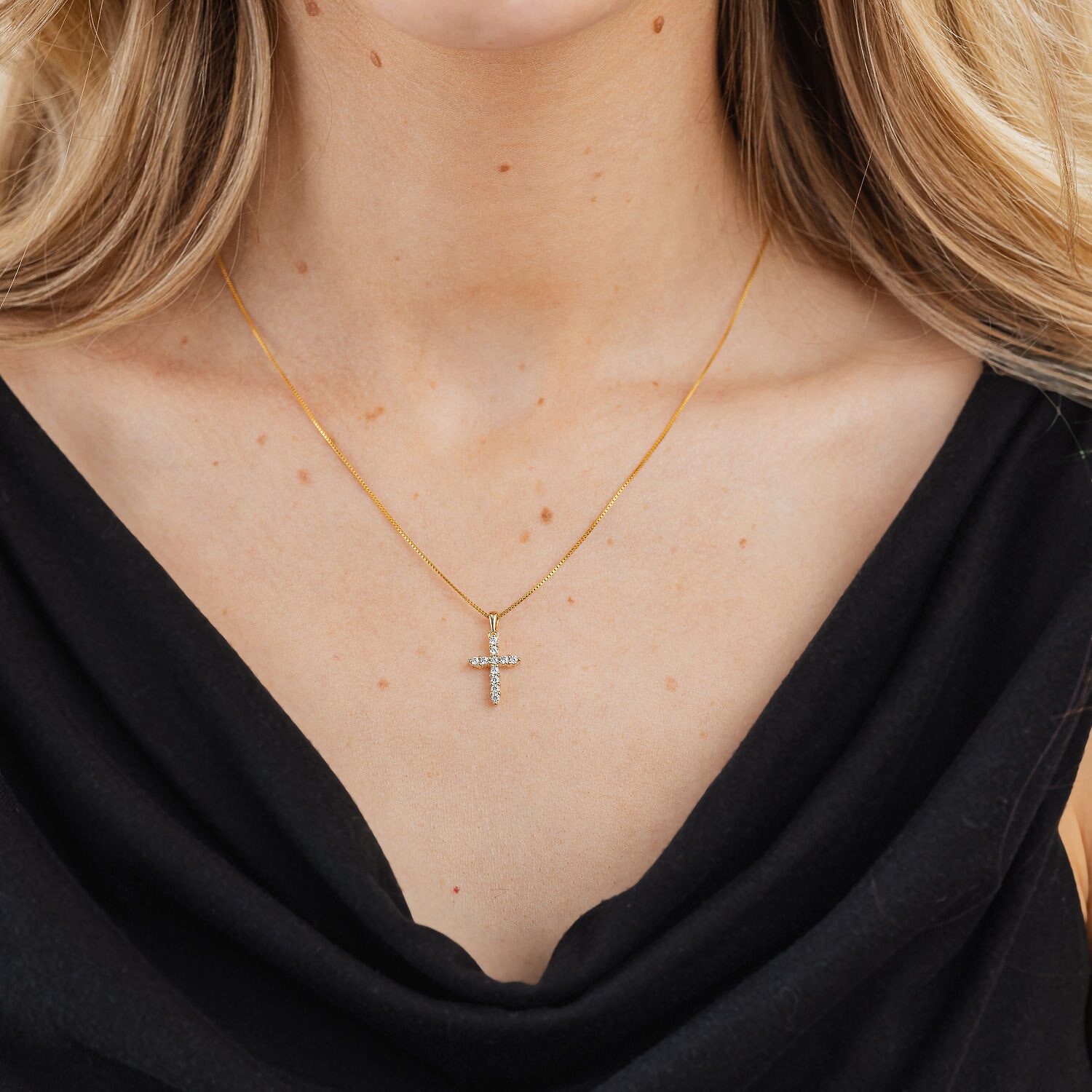 Womens 1/ CT. T.W. Natural White Diamond 14K Gold Cross 18 Inch Pendant Necklace