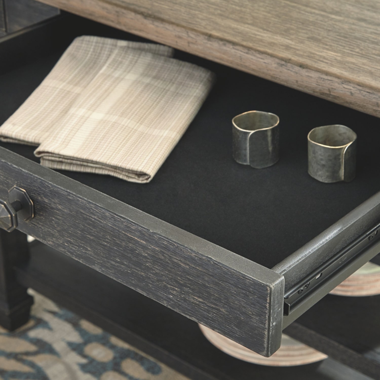 Signature Design by Ashley® Hilton Counter Height Dining Room Table