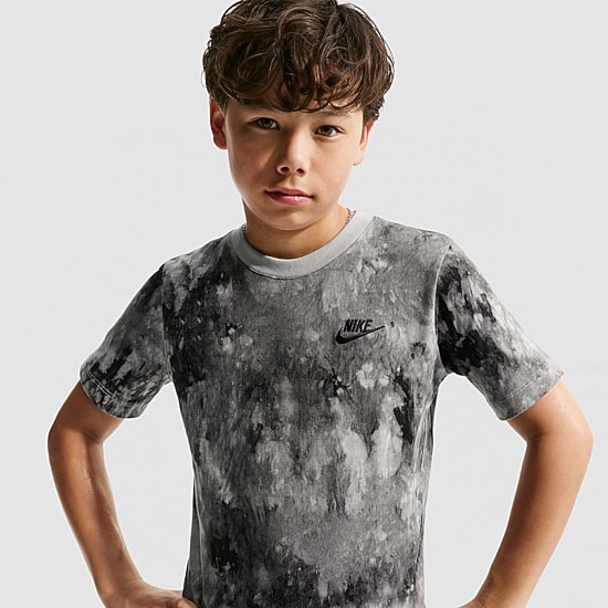 Nike Big Kid Unisex Crew Neck Short Sleeve Regular Fit Graphic T-Shirt