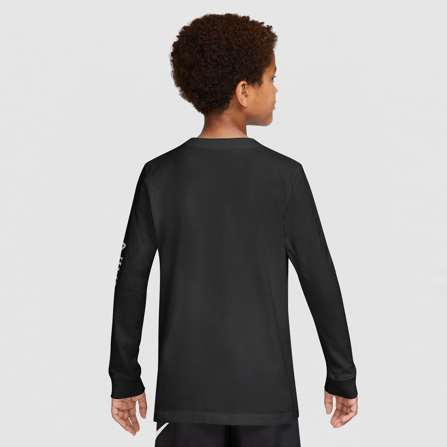 Nike Big Kid Unisex Crew Neck Long Sleeve Classic Fit Graphic T-Shirt