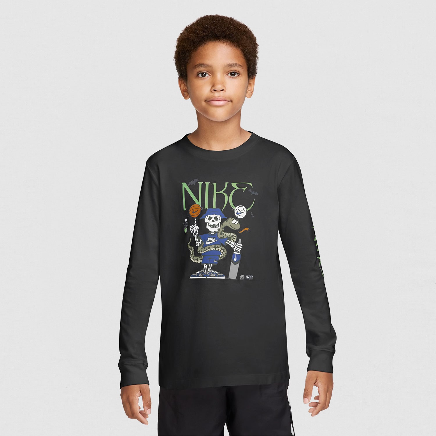 Nike Big Kid Unisex Crew Neck Long Sleeve Classic Fit Graphic T-Shirt