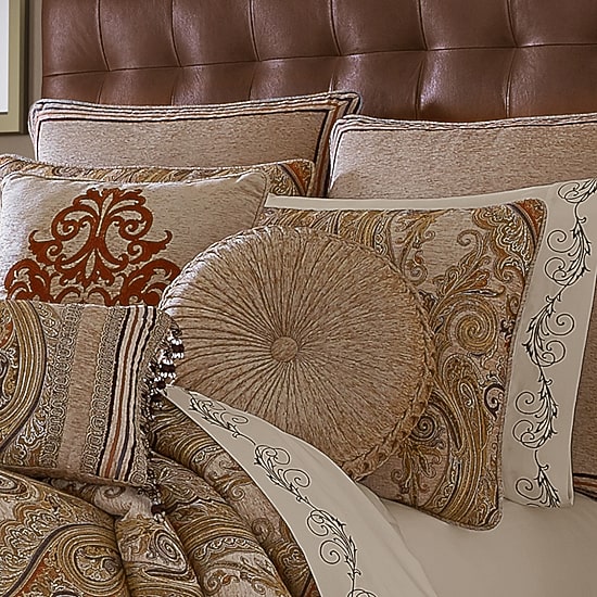 Queen Street Lakeview Beige Tufted Round Throw Pillow