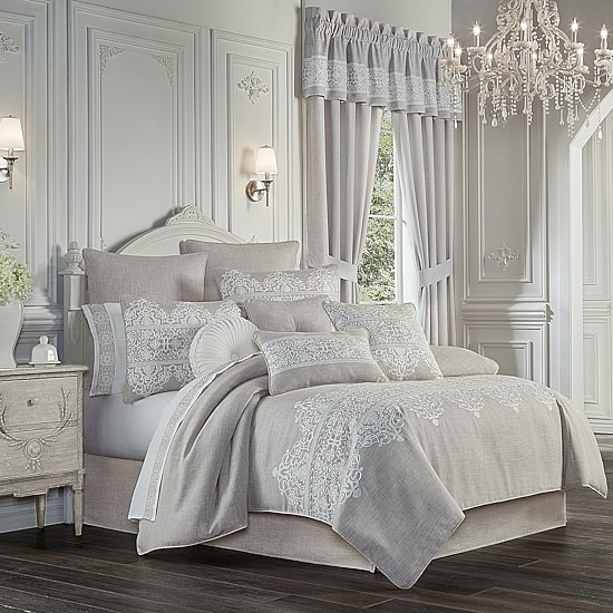 Queen Street Annie 4-pc. Damask + Scroll Comforter Set