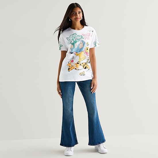 Boyfriend Tee Womens Juniors Crew Neck Short Sleeve Regular Fit Winnie The Pooh Graphic T-Shirt