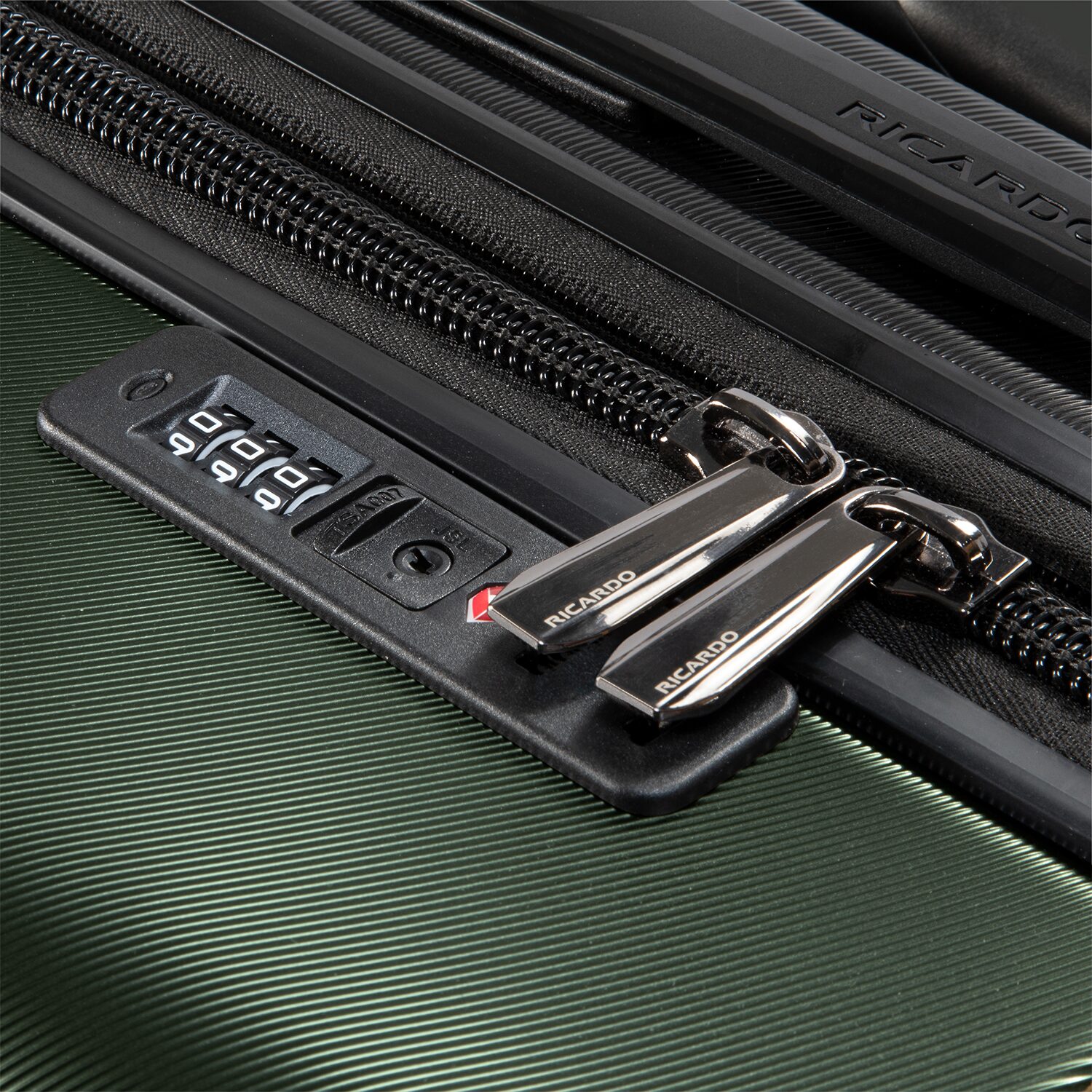 Ricardo Beverly Hills Montecito 2.0 29 Inch Hardside Checked Spinner Luggage