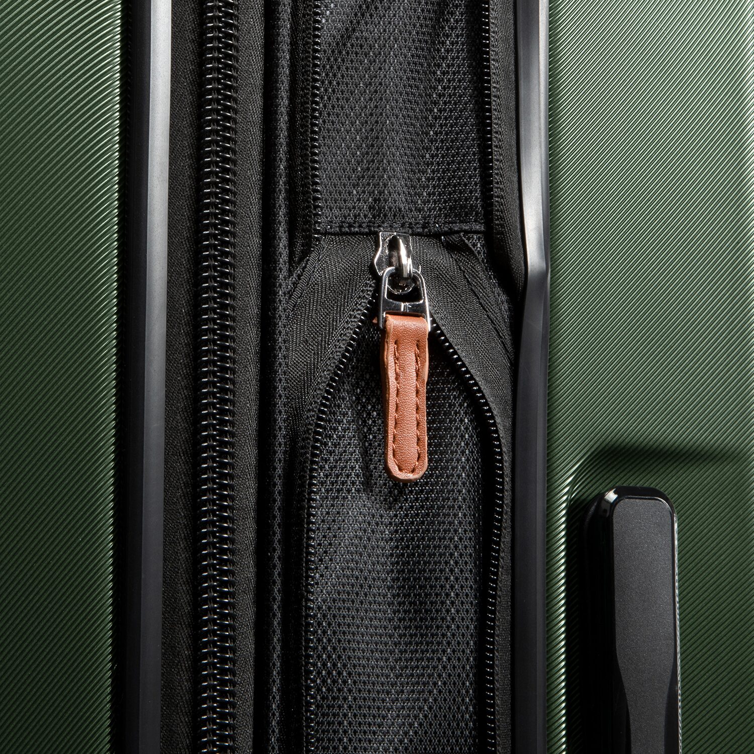 Ricardo Beverly Hills Montecito 2.0 29 Inch Hardside Checked Spinner Luggage