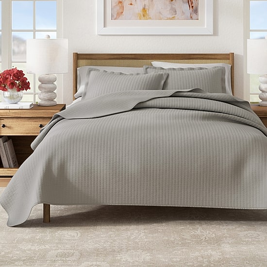 Linery Detailed Channel Stitch Reversible Quilt Set