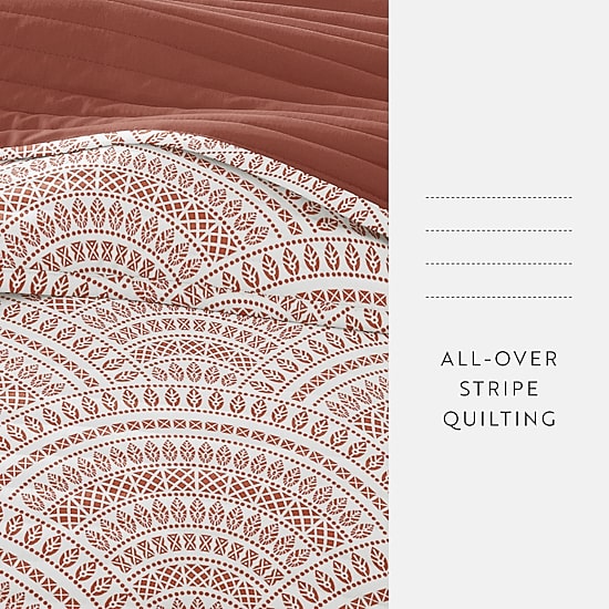 Casual Comfort Scallop REVERSIBLE Quilt Set