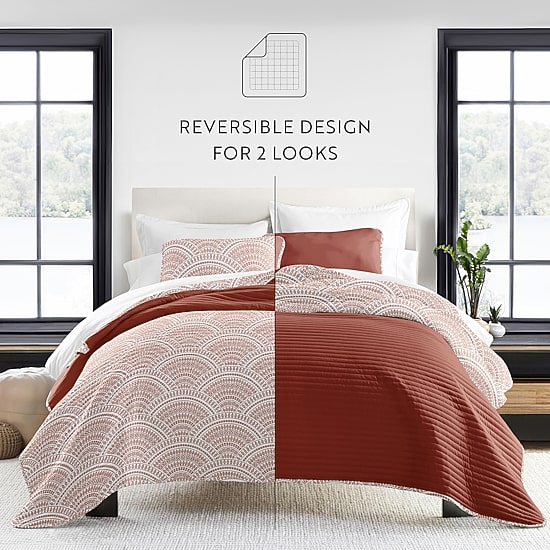 Casual Comfort Scallop REVERSIBLE Quilt Set