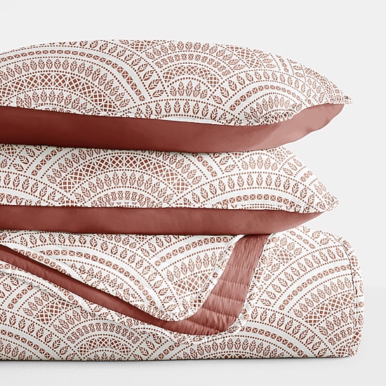 Casual Comfort Scallop REVERSIBLE Quilt Set